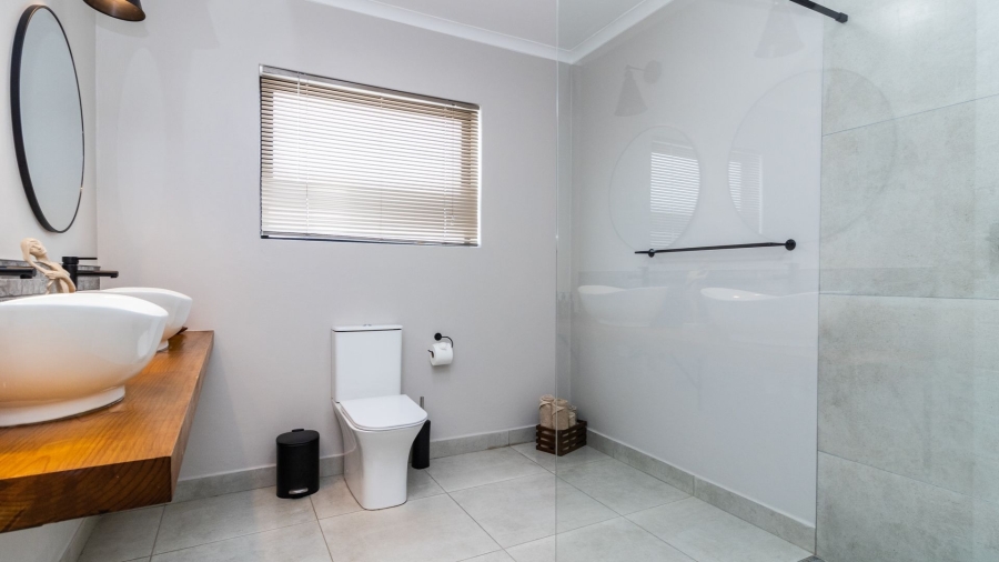 9 Bedroom Property for Sale in Westcliff Western Cape